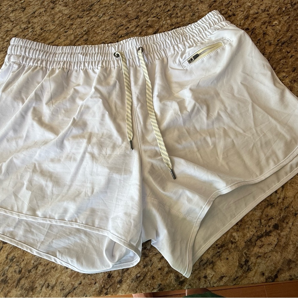 Vuori White lined clementine  Shorts